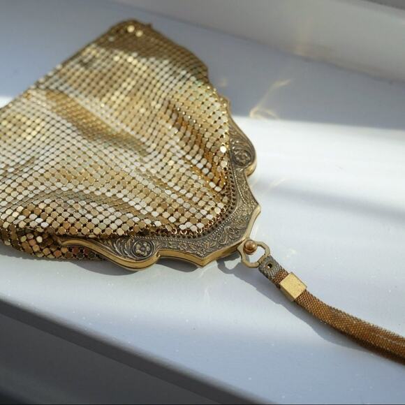 Whiting & Davis Gold Mesh Bag Antique 1950s Evening Bag Clutch Mini-Bag Petite - Picture 11 of 15